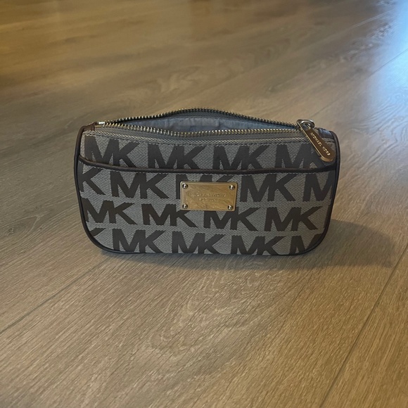 Michael Kors Cosmetic Bag - Picture 16 of 16